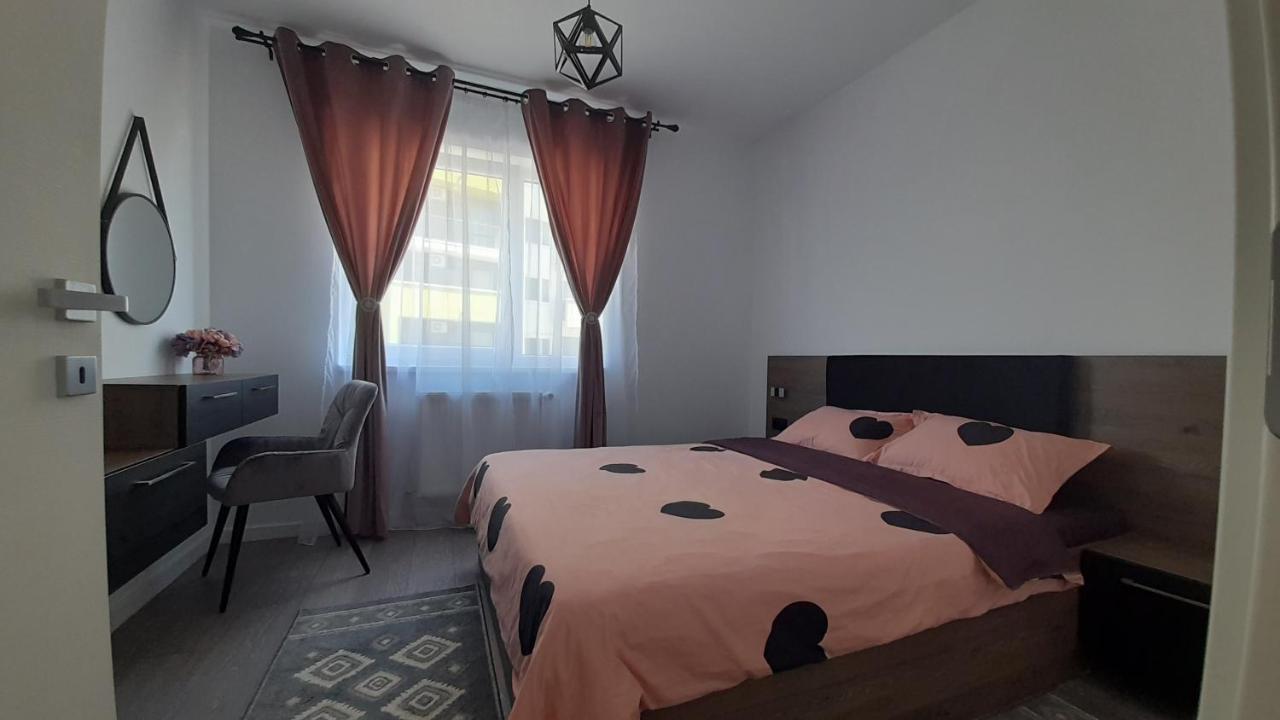 Sarah'S Place Орадя Экстерьер фото